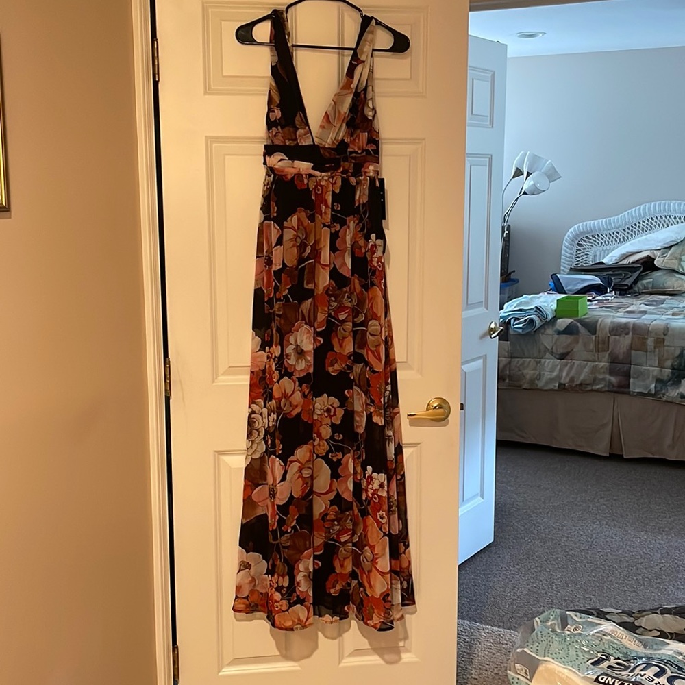 Never worn. Medium lulus floral dress